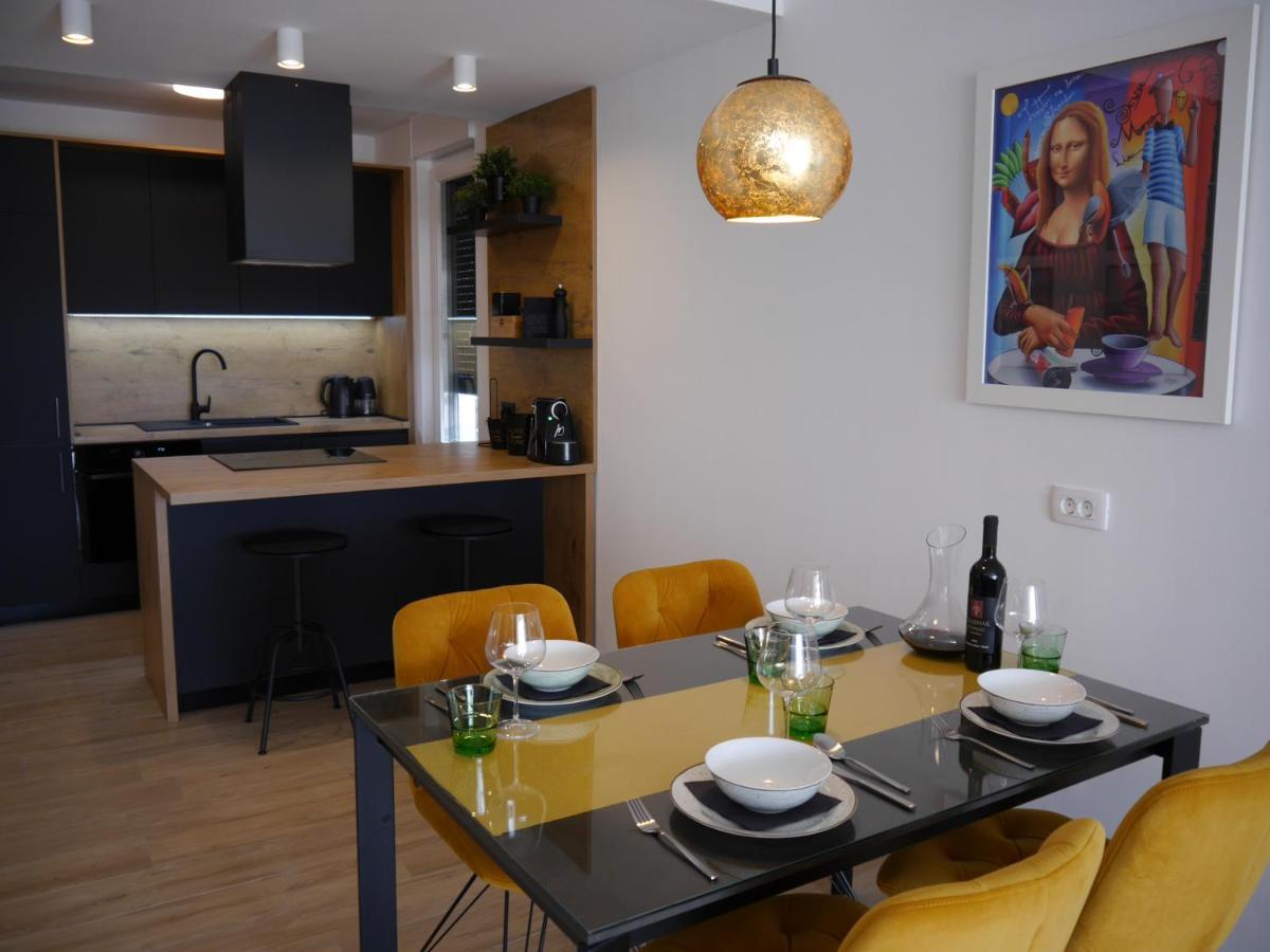 Apartment "Mon Ami" โตรกีร์ ภายนอก รูปภาพ