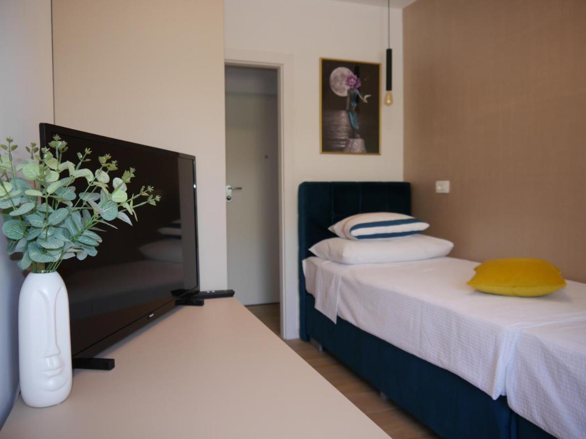 Apartment "Mon Ami" โตรกีร์ ภายนอก รูปภาพ