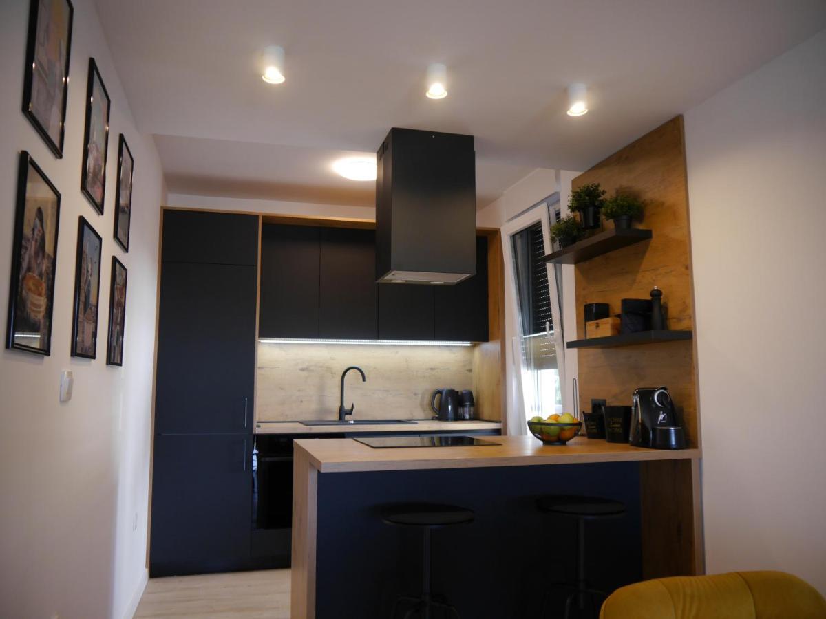 Apartment "Mon Ami" โตรกีร์ ภายนอก รูปภาพ