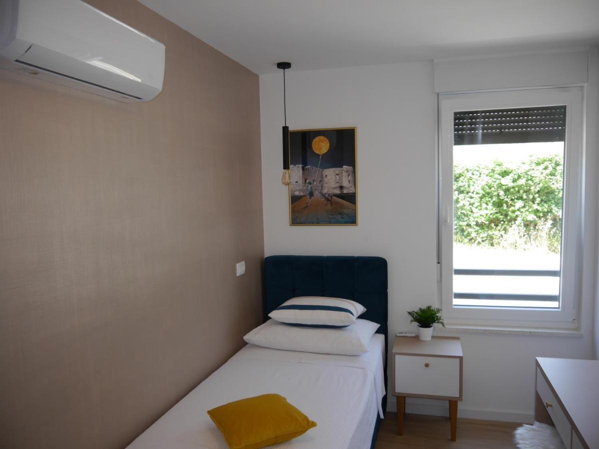 Apartment "Mon Ami" โตรกีร์ ภายนอก รูปภาพ