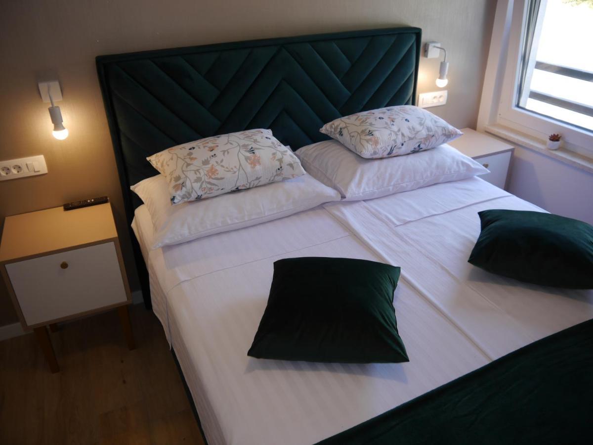 Apartment "Mon Ami" โตรกีร์ ภายนอก รูปภาพ
