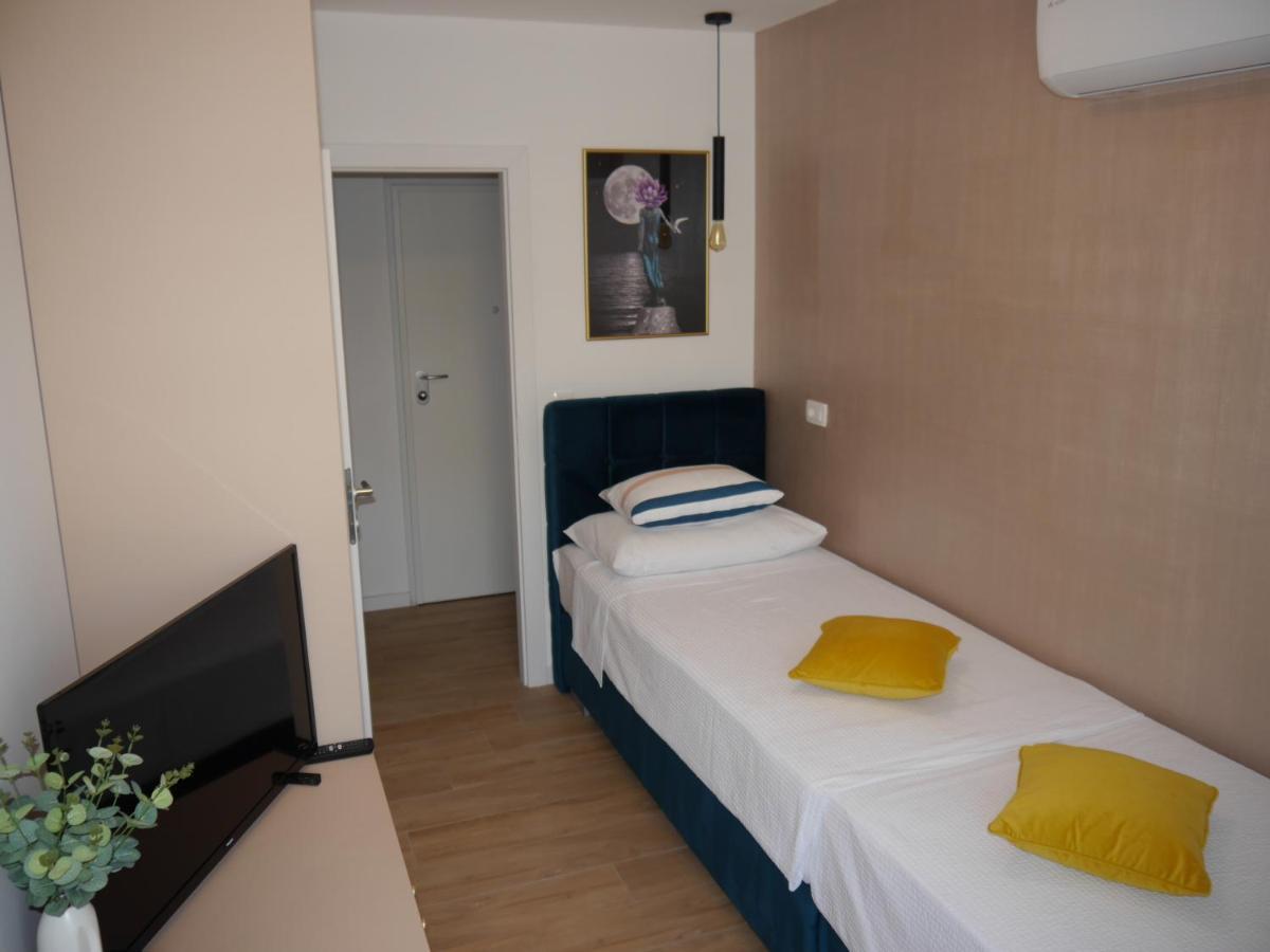 Apartment "Mon Ami" โตรกีร์ ภายนอก รูปภาพ