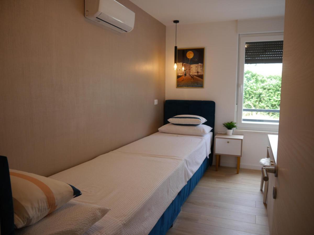 Apartment "Mon Ami" โตรกีร์ ภายนอก รูปภาพ